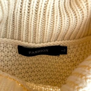 Cream colored, size large, Fashion sweater.